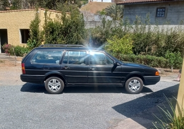 VW Quantum 1.8 Gasolina 1995 – Clássica, espaçosa e confiável